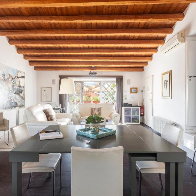 The Urban Retreat - Refined Loft with Large Terrace & Historic Views - Appartamento con 1 Camera da Letto - 2