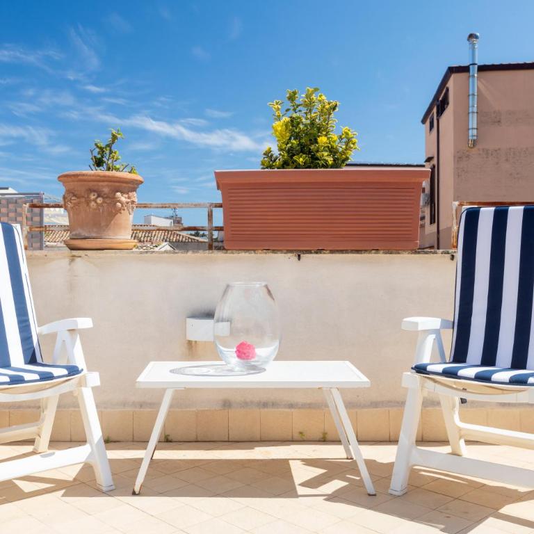 The Urban Retreat - Refined Loft with Large Terrace & Historic Views - Appartamento con 1 Camera da Letto - 16