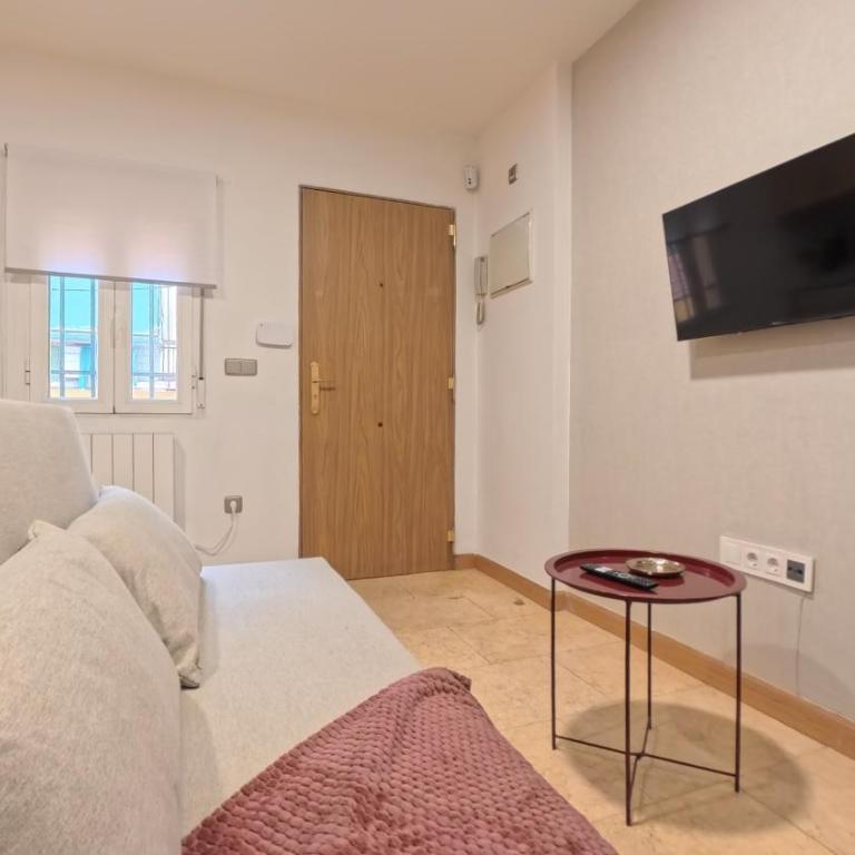 Plush Apartment in Madrid 1B - One-Bedroom Apartment - 21