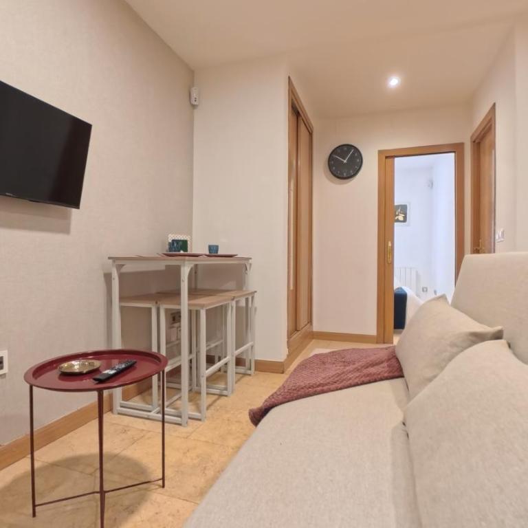 Plush Apartment in Madrid 1B - One-Bedroom Apartment - 29