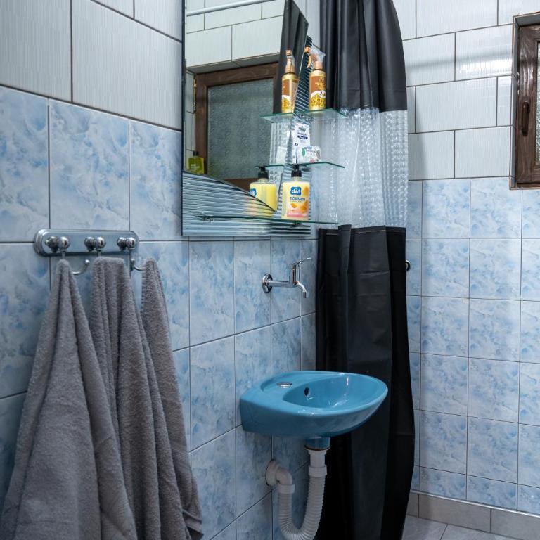Apartment Bisić with private parking - Niskobudžetna Dvokrevetna Soba sa Bračnim Krevetom/Zasebnim Krevetima - 8