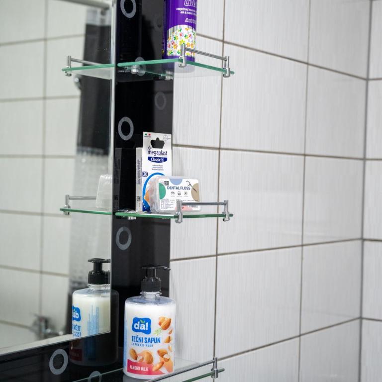 Apartment Bisić with private parking - Niskobudžetna Dvokrevetna Soba sa Bračnim Krevetom/Zasebnim Krevetima - 9