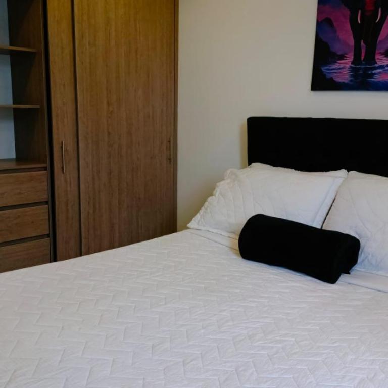 Espectacular apartment in Santa Barbara - Two-Bedroom Standard Apartment - 36