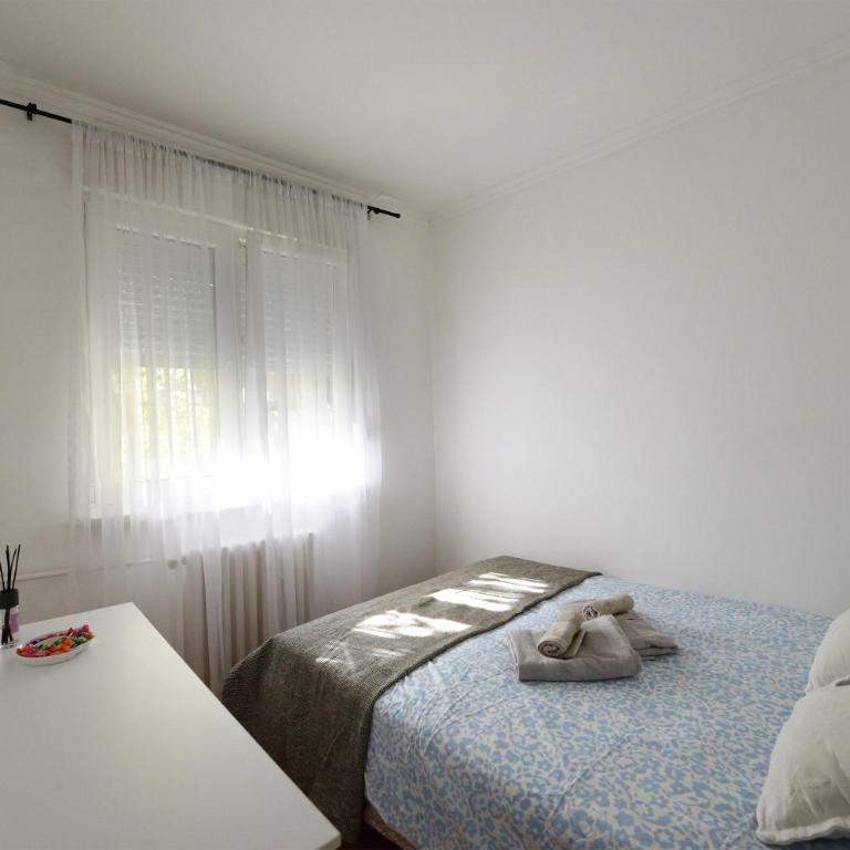 Anywhere on Foot - FREE Parking - One-Bedroom Apartment - 5