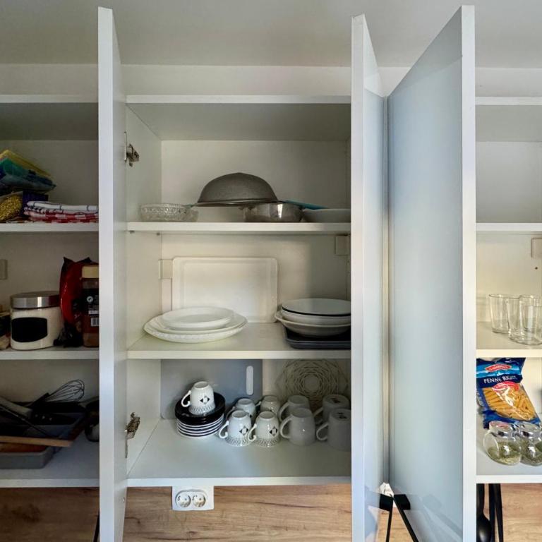 Anywhere on Foot - FREE Parking - One-Bedroom Apartment - 6