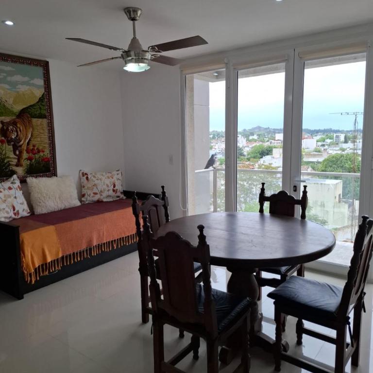 Departamento con balcón, hasta 4 personas, en Tandil, a metros de la plaza principal, con wi fi - Apartamento de 1 dormitorio - 20