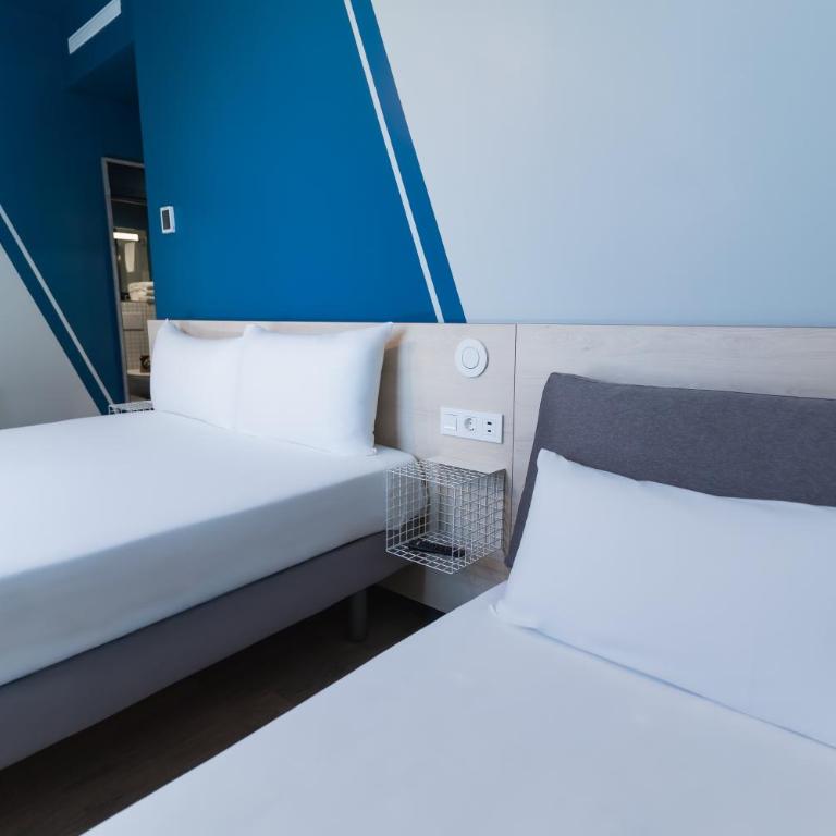 ibis budget Madrid Albasanz - Triple Room with One Double and Sofe Bed - 10