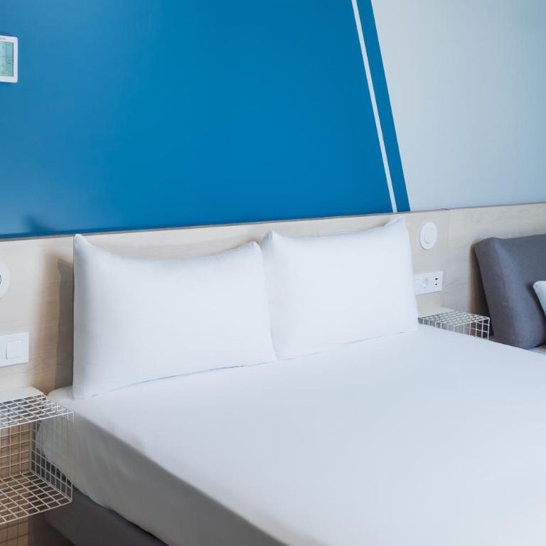 ibis budget Madrid Albasanz - Triple Room with One Double and Sofe Bed - 12
