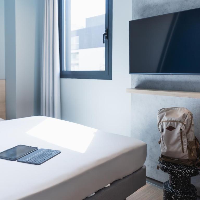 ibis budget Madrid Albasanz - Triple Room with One Double and Sofe Bed - 11