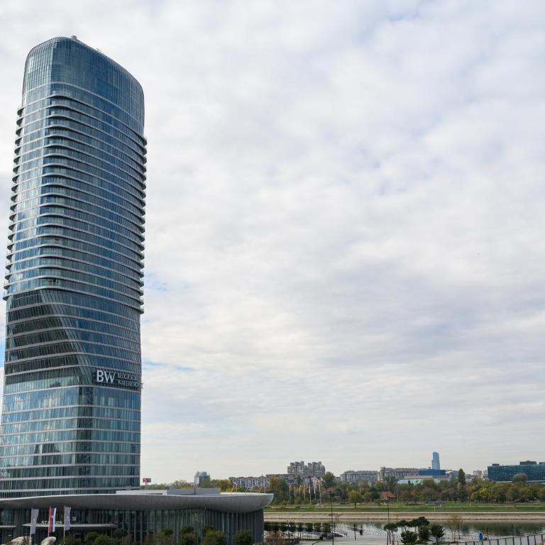 inJoy - One-Bedroom Apartment - 9