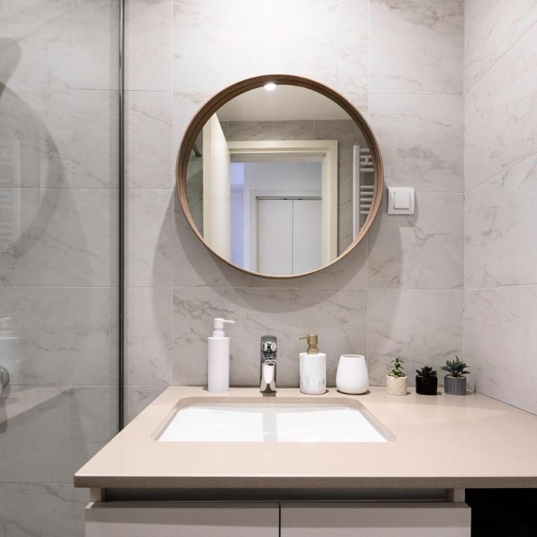 inJoy - One-Bedroom Apartment - 12