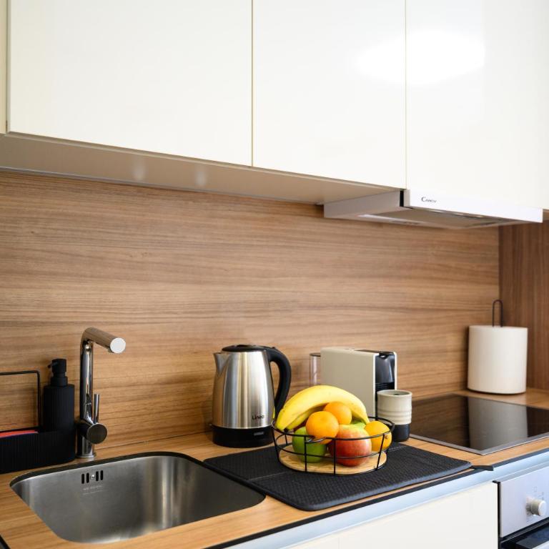 inJoy - One-Bedroom Apartment - 13