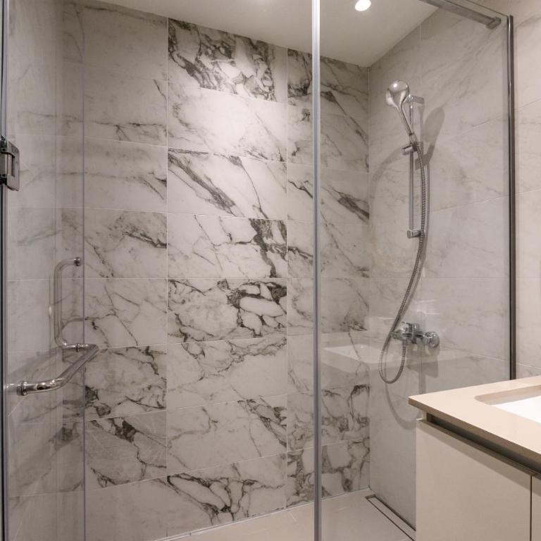 inJoy - One-Bedroom Apartment - 16