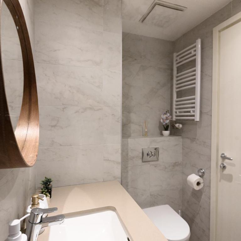 inJoy - One-Bedroom Apartment - 17