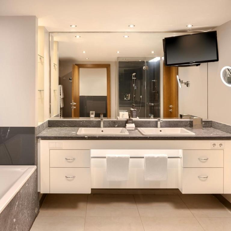 Sheraton Grand Salzburg - Grand Suite mit Zugang zur ETAGE7 - 8
