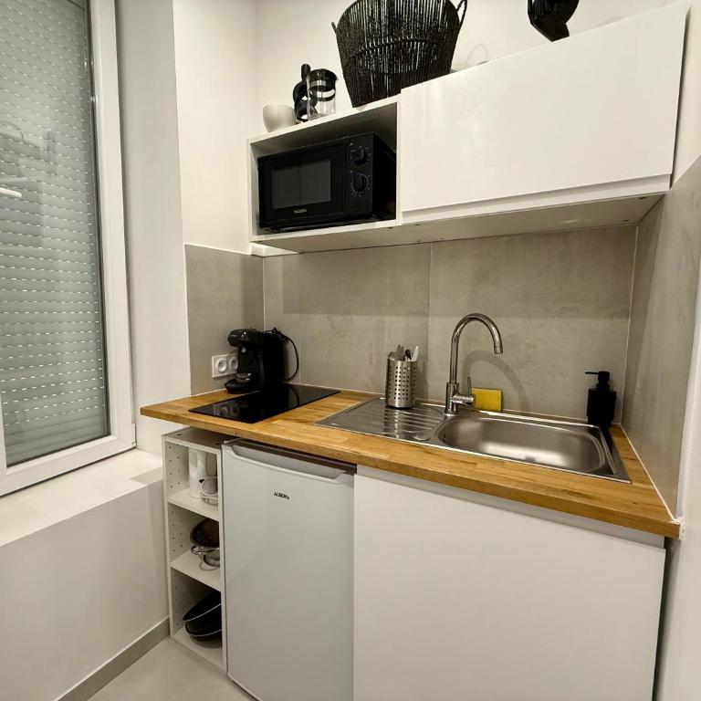 Cocon romantique Jacuzzi privatif et Netflix Lyon - Appartamento con 1 Camera da Letto - 10