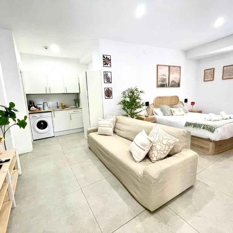 Designer and Quiet Studio 5 min to Maria Zambrano Station and 15 min walk to Beach - Habitación Doble Deluxe - 34