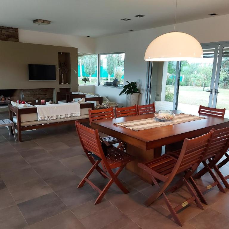 CASA DE CATEGORIA EN LAS SIERRAS de CORDOBA - Casa de 3 dormitorios - 6