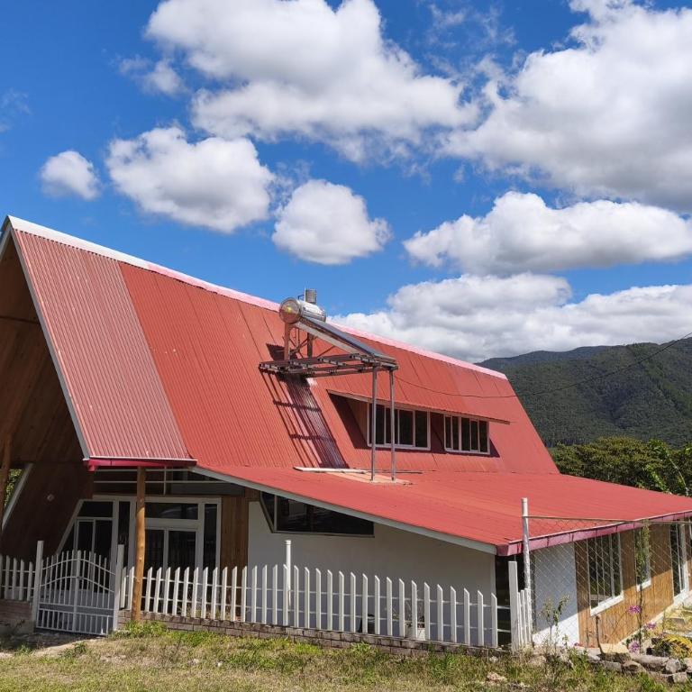 Cabaña grande en Oxapampa - Two-Bedroom Chalet - 1