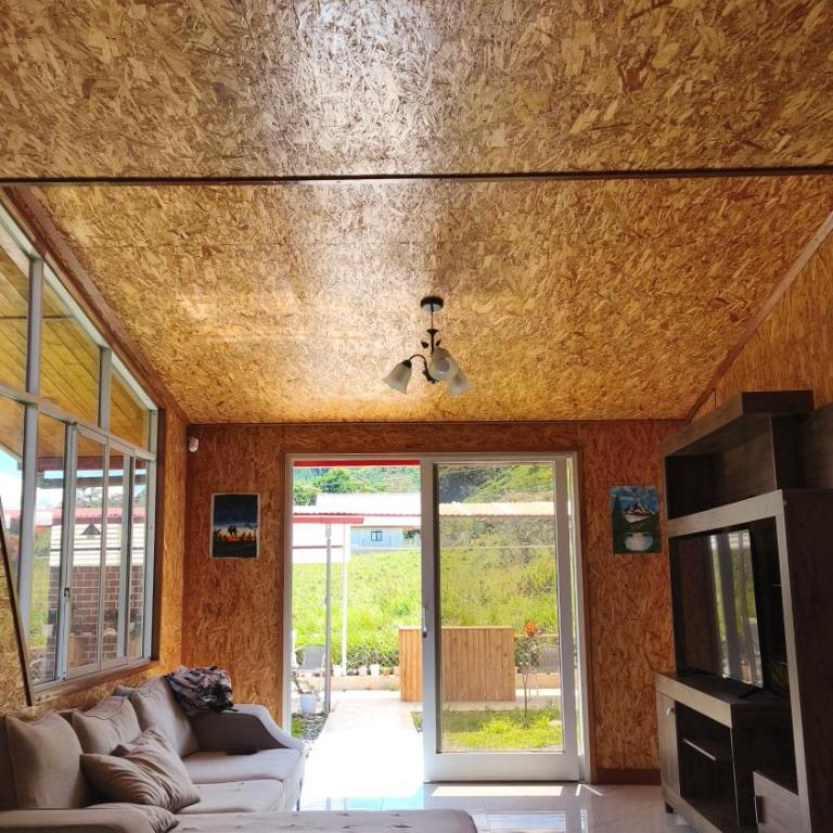 Cabaña grande en Oxapampa - Two-Bedroom Chalet - 4