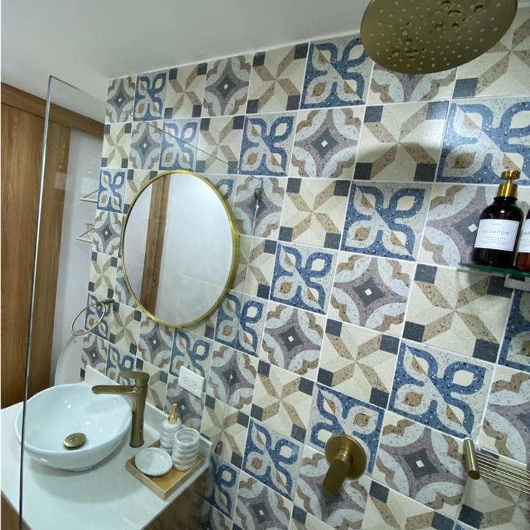 Apartamento frente al mar cerca al aeropuerto - One-Bedroom Apartment with Balcony and City View - 11