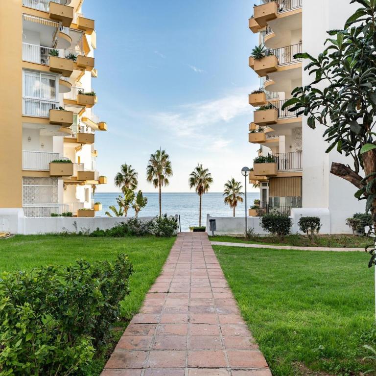 Beachfront apartment in Marbella - One-Bedroom Apartment - 23