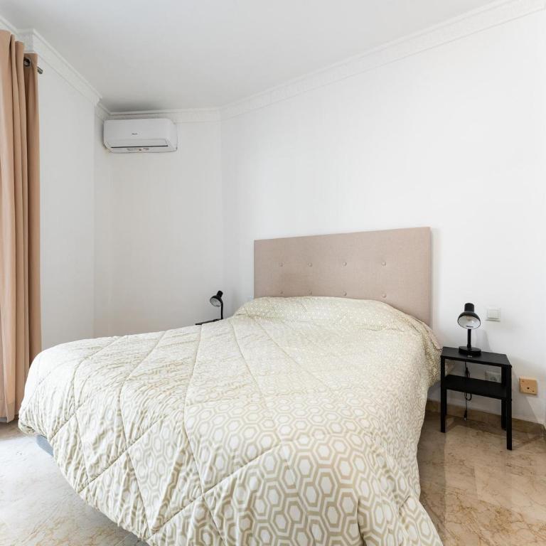 Beachfront apartment in Marbella - One-Bedroom Apartment - 4
