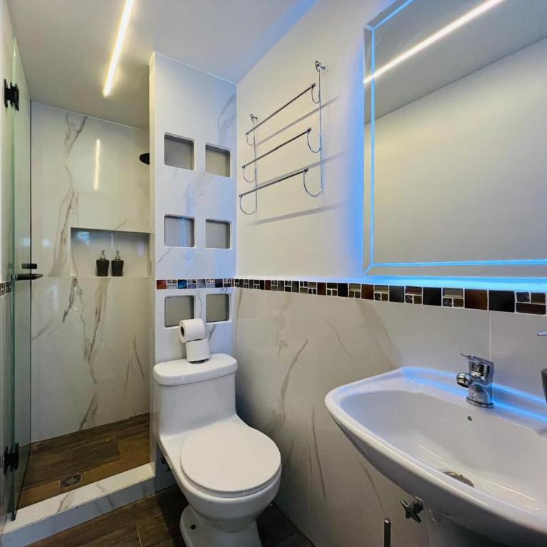 Luxury Apartment with Jacuzzi 2 Bedroom 2 Bath - Two-Bedroom Apartment - 13