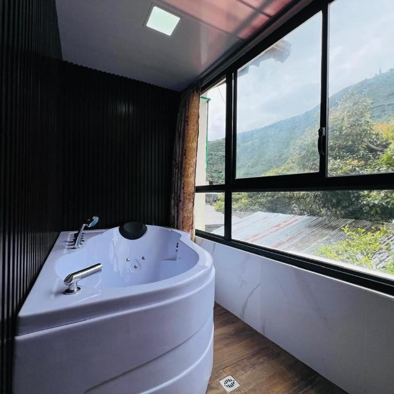 Luxury Apartment with Jacuzzi 2 Bedroom 2 Bath - Two-Bedroom Apartment - 7
