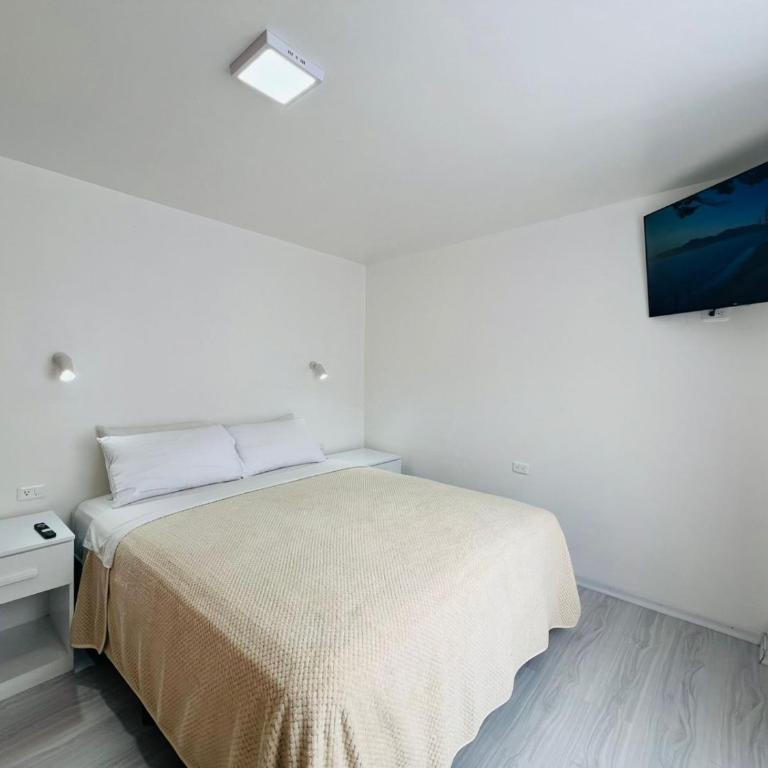 Luxury Apartment with Jacuzzi 2 Bedroom 2 Bath - Two-Bedroom Apartment - 11