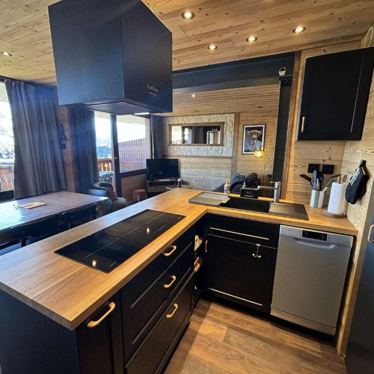Appartement rénové 3 pièces, Alpe d'Huez, balcon, parking - FR-1-405-375 - Appartement - 2