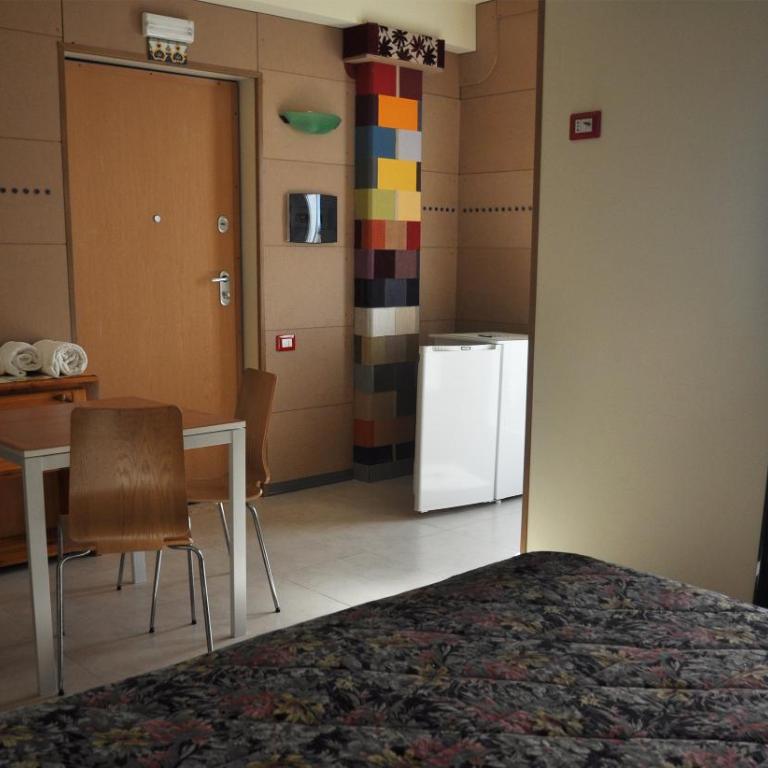 RESIDENCE SOLARIDE apartments, FREE PRIVATE PARKING WITH VIDEOSURVELLIANCE and SHUTTLE SERVICE - Monolocale - 9