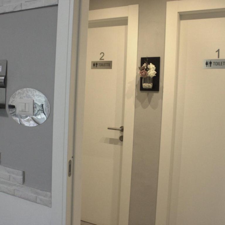 Chloe's Rooms - Camera Tripla con Bagno Privato Esterno - 11