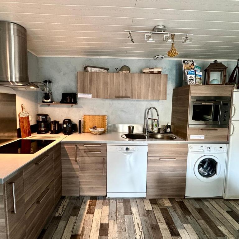 Duplex rénové tout confort avec terrasse ensoleillée - plage à pied - Boucanet - Maison 2 Chambres - 5