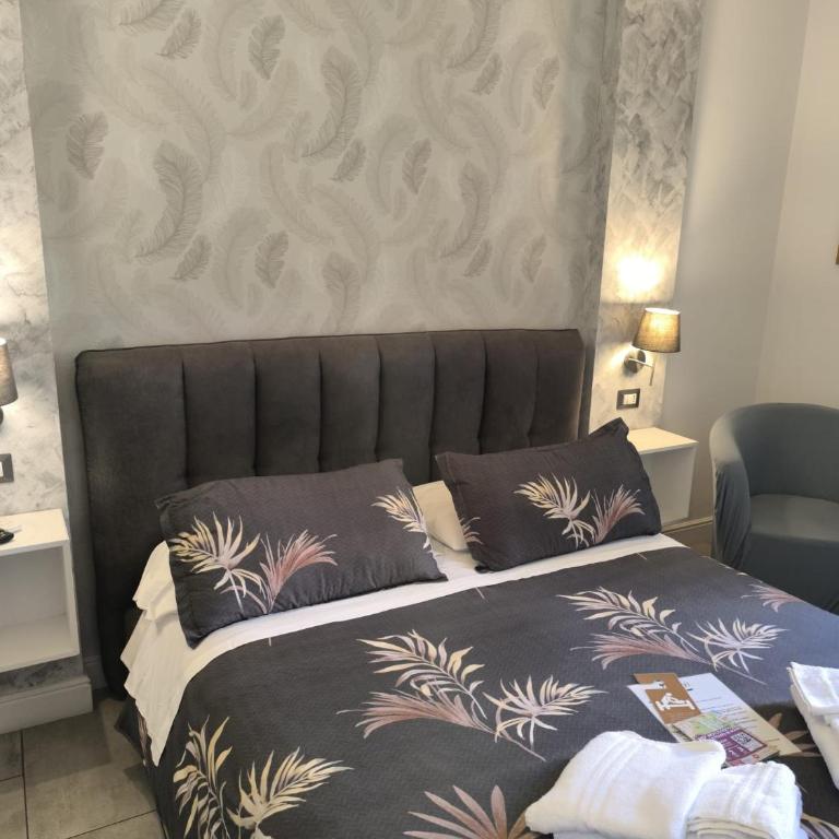 Castel Sant' Angelo Suites - Vatican - City center - Direct bus stop to and from Fiumicino Apt - Double Room with Private Bathroom - 1