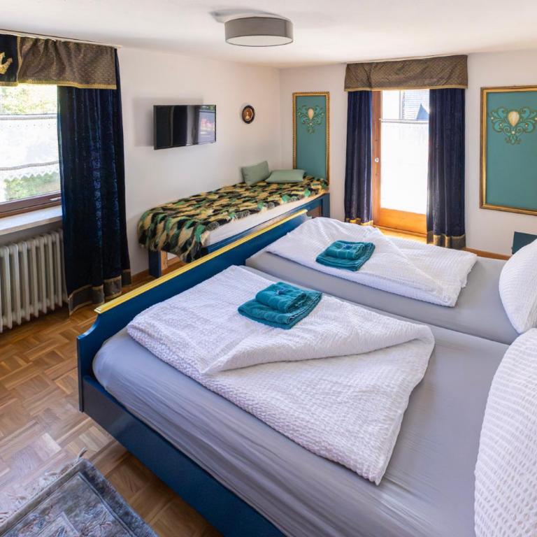 Goldiger Hirsch Pension mit Gemeinschaftsküche - Doppelzimmer mit Balkon - 4