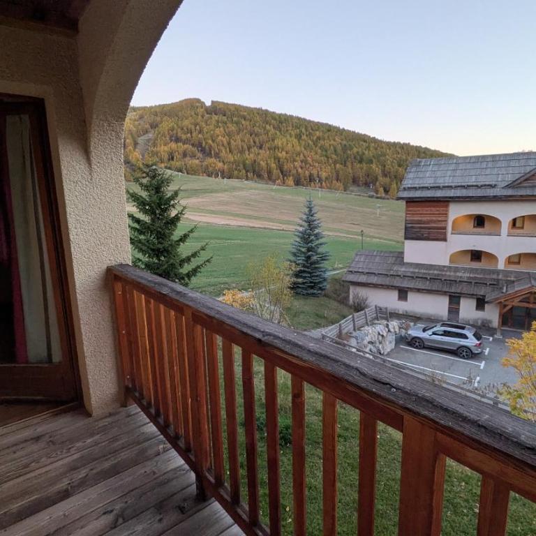 Appartement 3 pieces 6 personnes, 2 chambres, wifi fibre gratuit, piscine l'été et au pied des pistes l'hiver - Appartement 2 Chambres avec Vue sur la Montagne - 9