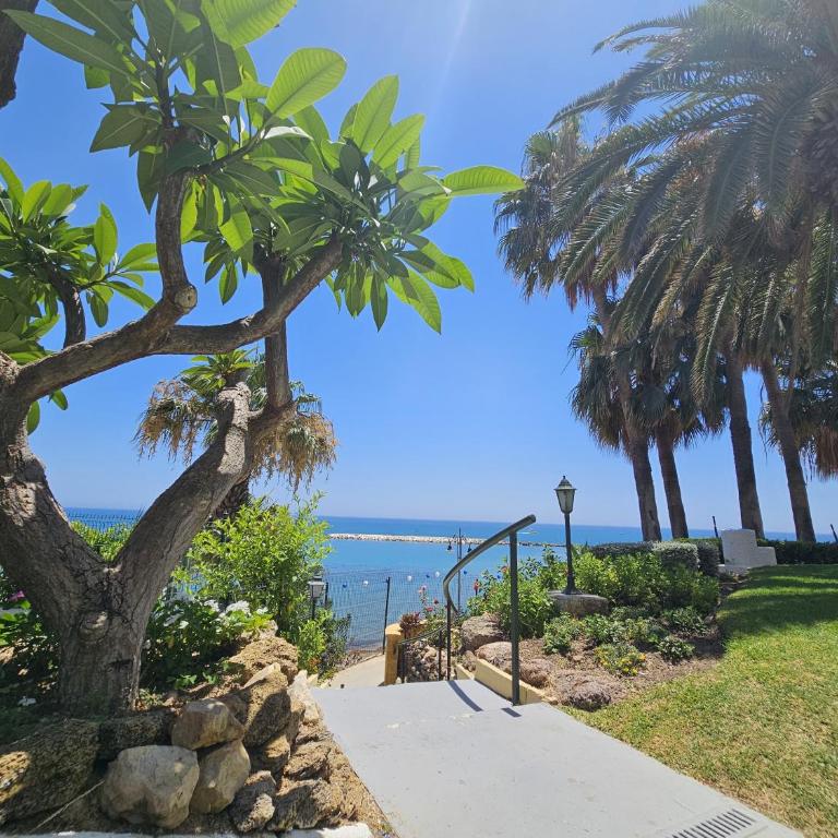 Apartamento en Benalmádena en la playa con piscina Frontal al mar - Apartamento de 2 dormitorios - 4