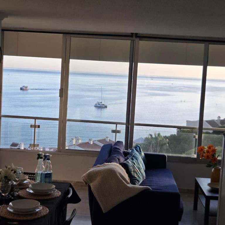 Apartamento en Benalmádena en la playa con piscina Frontal al mar - Apartamento de 2 dormitorios - 11