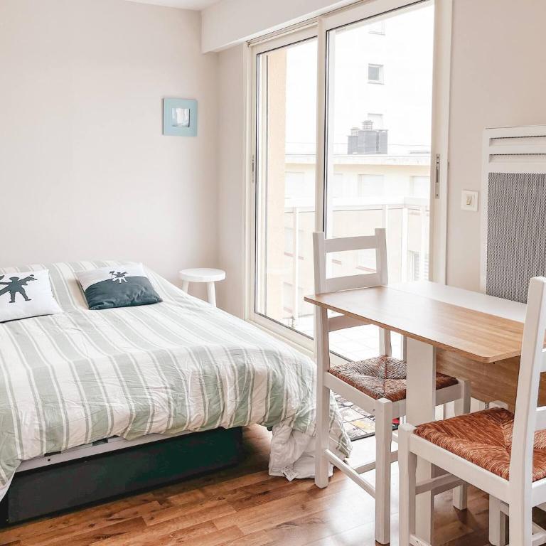 Arthur - Studio with Balcony - 1