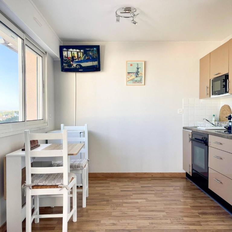 Arthur - Studio with Balcony - 14
