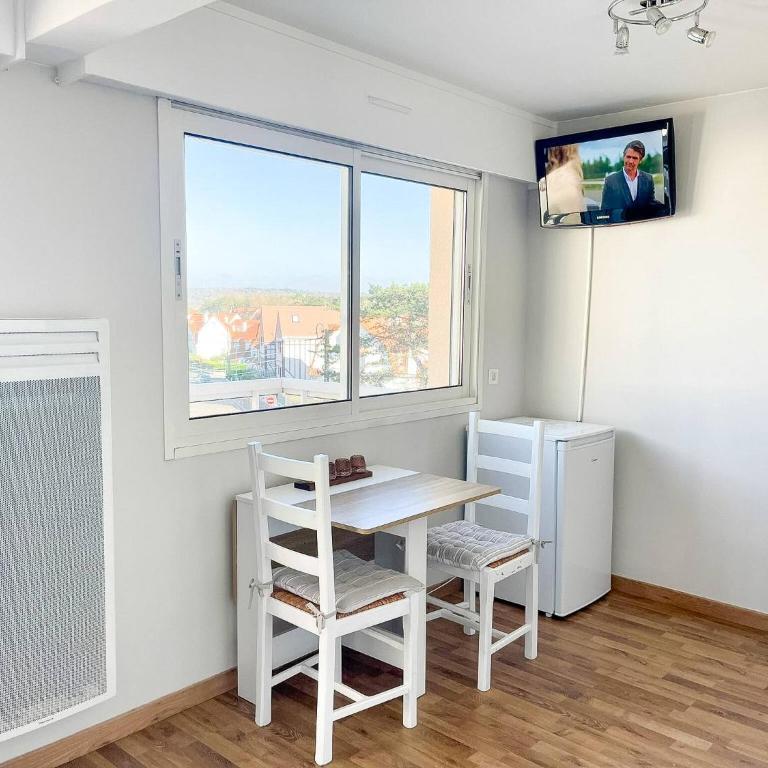 Arthur - Studio with Balcony - 18