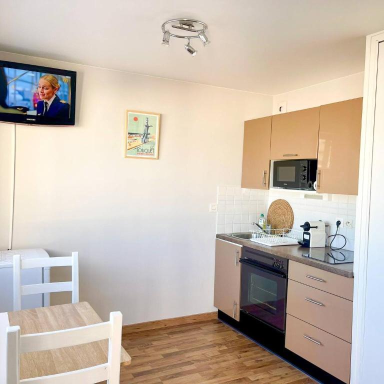 Arthur - Studio with Balcony - 20
