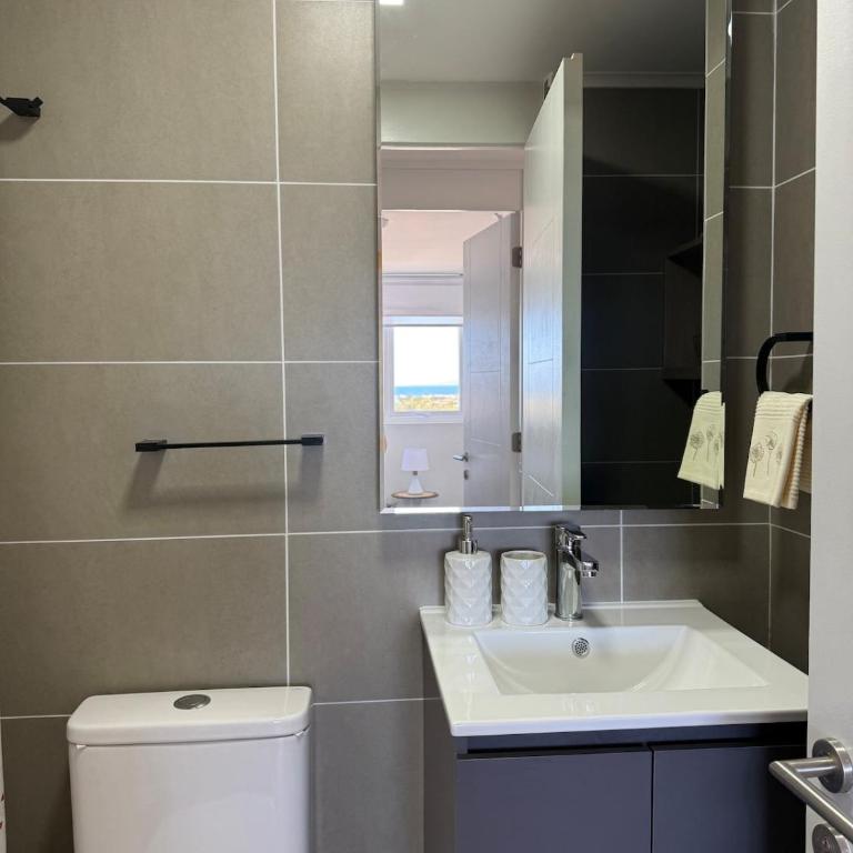 Refugio del Estrecho - Vista a la ciudad y calidez - Two-Bedroom Apartment with City View - 33