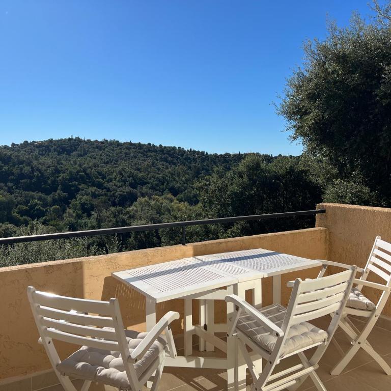L'appartement Côté Colline à Valcros - Appartement 2 Chambres avec Balcon et Terrasse - 2