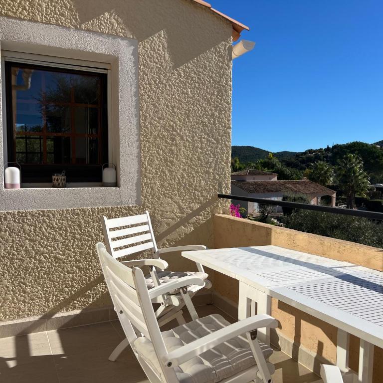 L'appartement Côté Colline à Valcros - Appartement 2 Chambres avec Balcon et Terrasse - 32