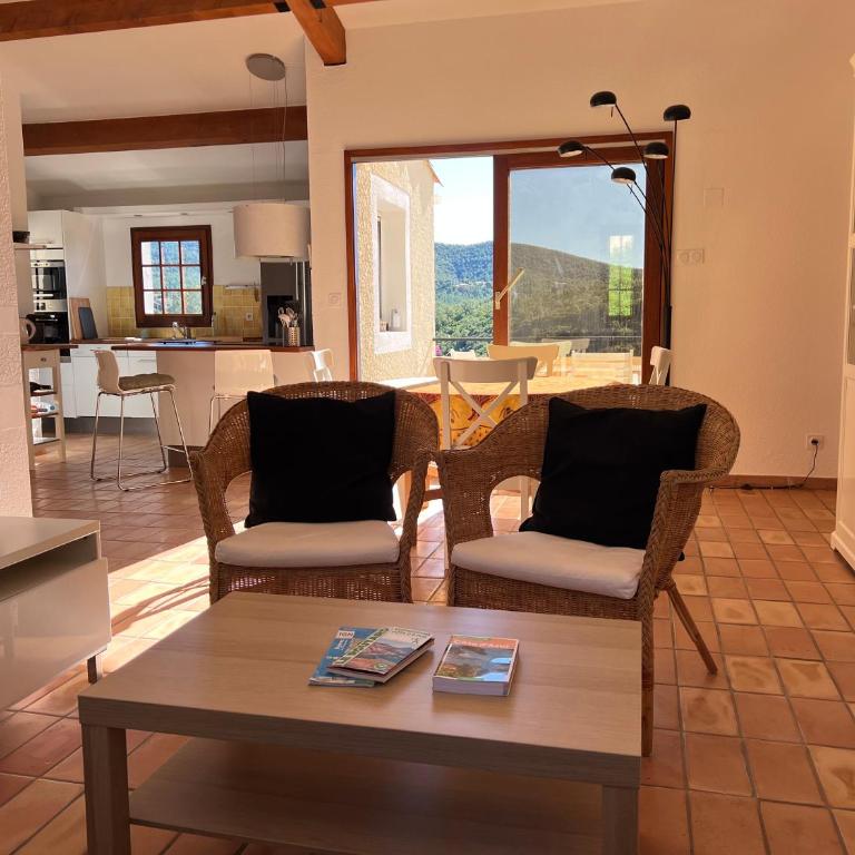 L'appartement Côté Colline à Valcros - Appartement 2 Chambres avec Balcon et Terrasse - 40