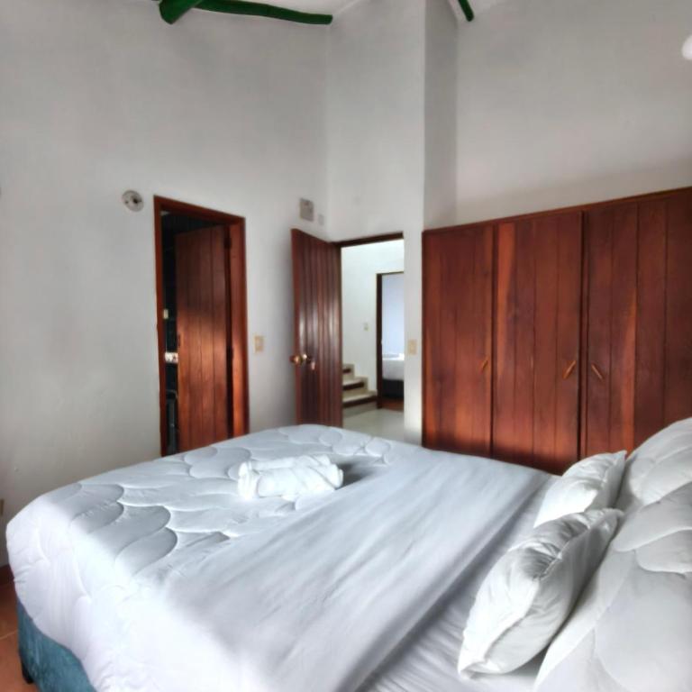 Roomii Hostel - Double Room with Mountain View - 12