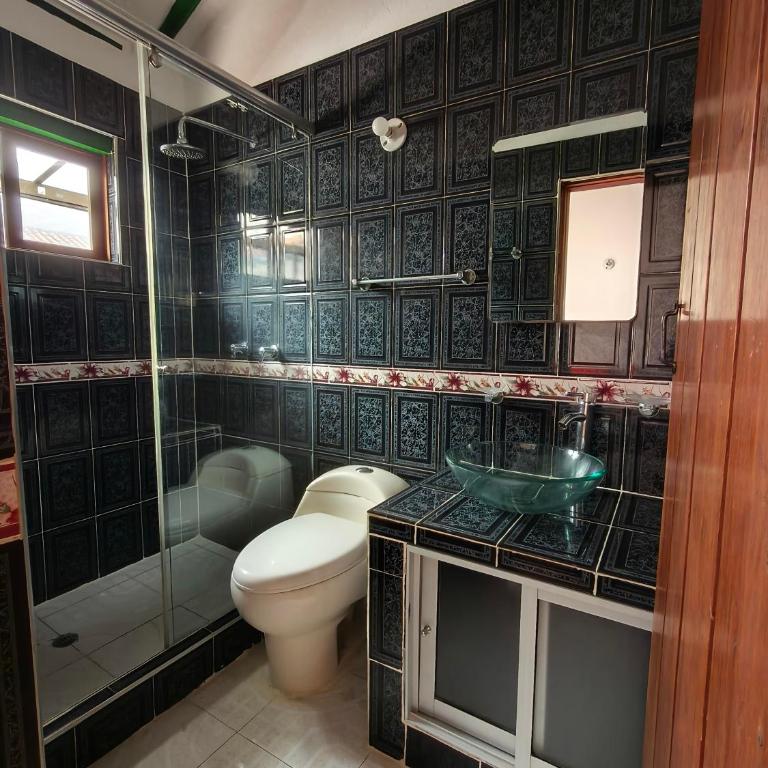Roomii Hostel - Double Room with Mountain View - 13