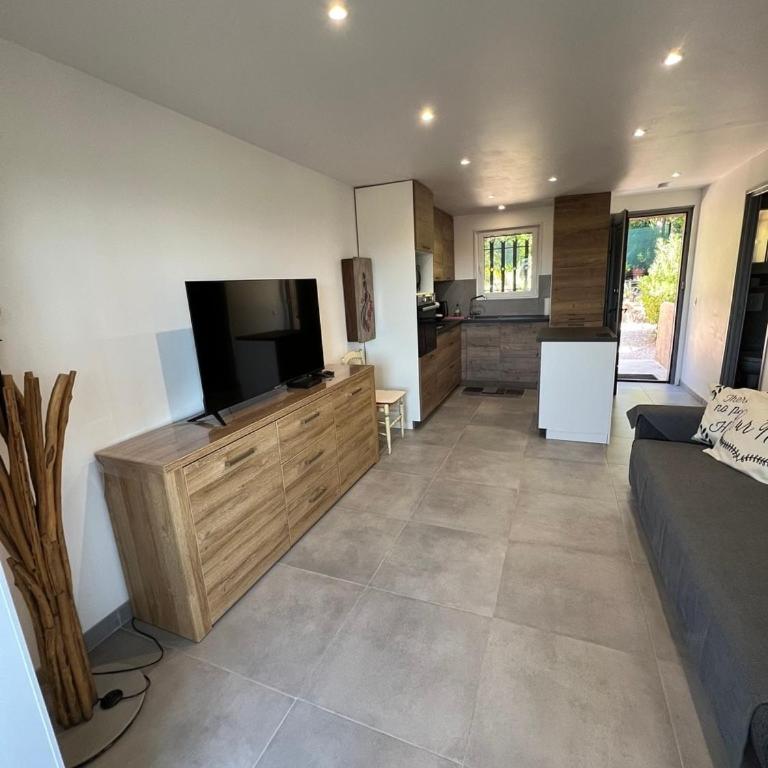Appartement avec jardin et cuisine d'été - Apartamento de 1 dormitorio - 11